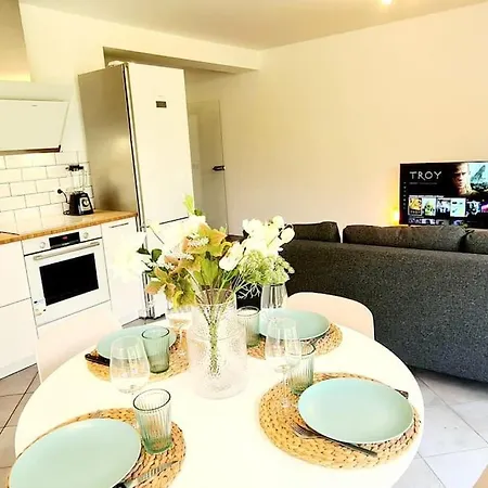 Apartment 1 Bedroom Flat With Balcony&garden *